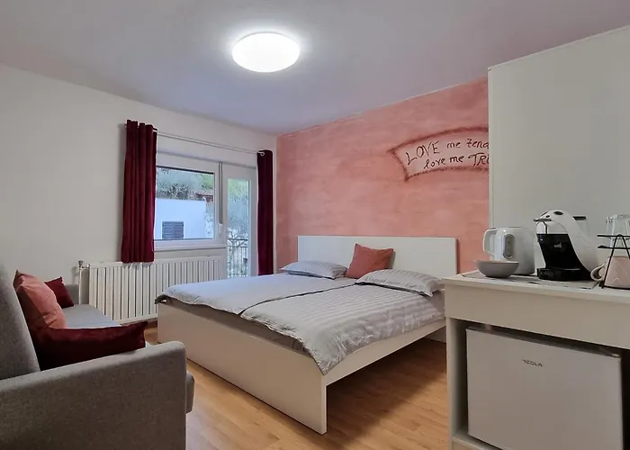 Vala فندق مبيت وإفطار *