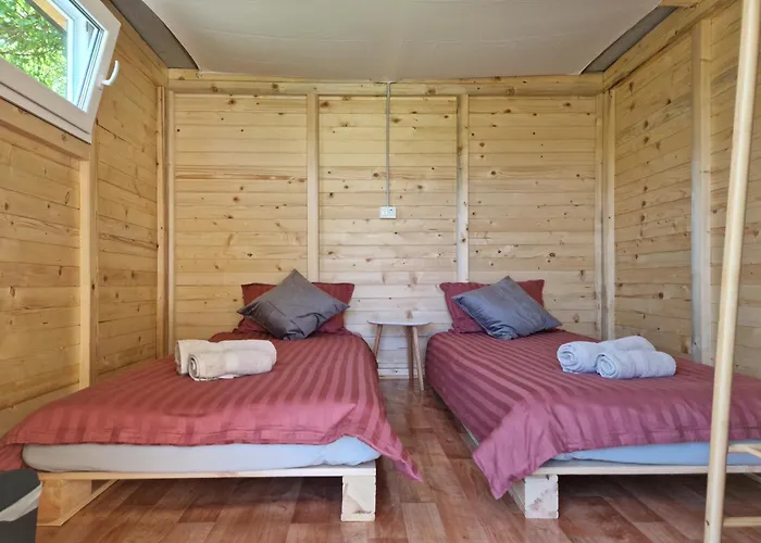 Vala فندق مبيت وإفطار *